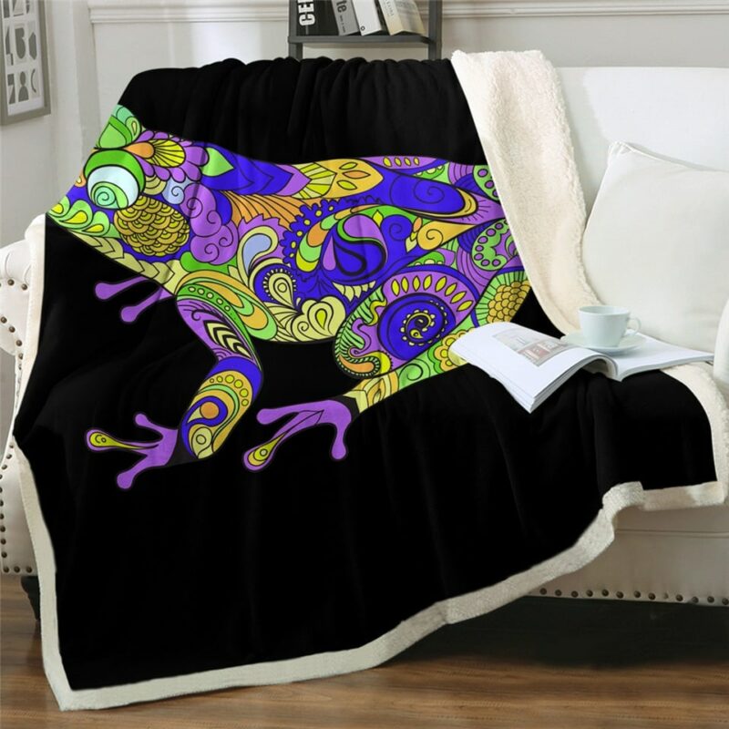 Plaid noir à motif grenouille colorée sur un canapé