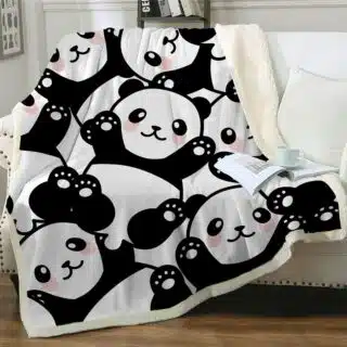 Couverture polaire noire et blanche panda c'est moi sur un canapé