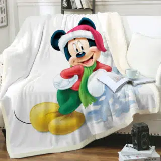 Plaid polaire Merry Christmas Mickey sur un canapé blanc